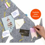 Pinnwand Hund "WUF" hellgrau-gelb – Bild 4