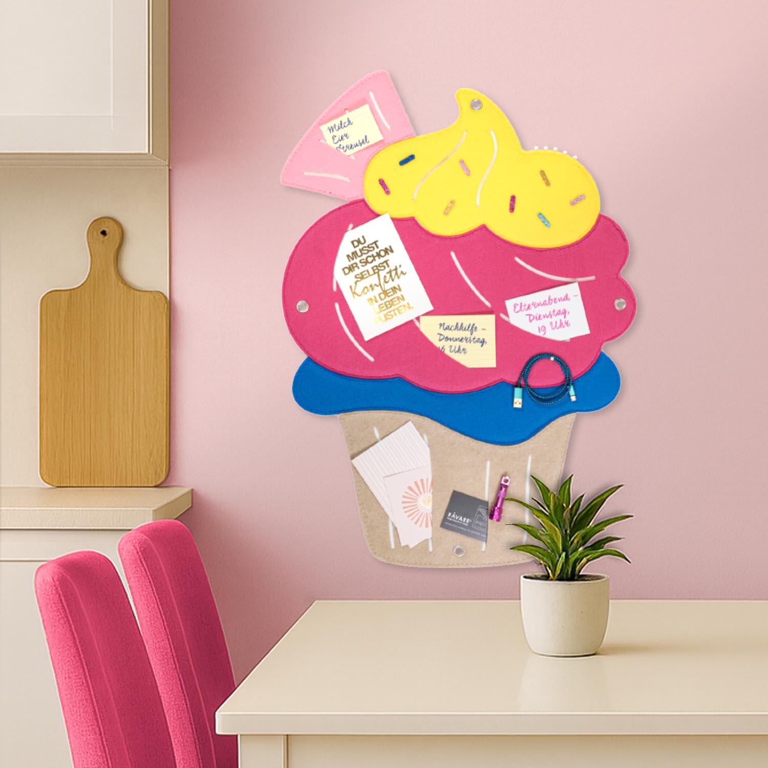 pinnwand_kindermotiv_veganer_filz_cupcake_szene_1 Pinnwand "CUPCAKE" pink-gelb-beige – Bild 1