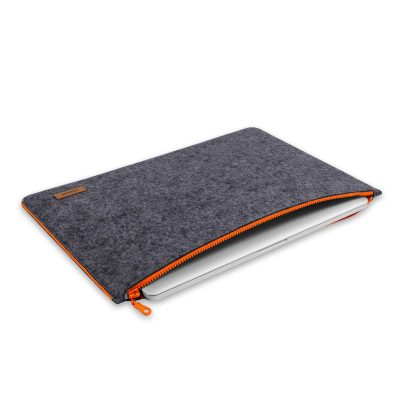 dakota-tablet-laptophuelle-veganer-filz-dunkelgrau-orange-m-xl.jpg