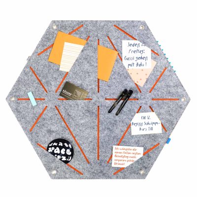 pinnwand_hexagon_sechseck_veganer_filz_hex_m_hellgrau_orange_1.jpg